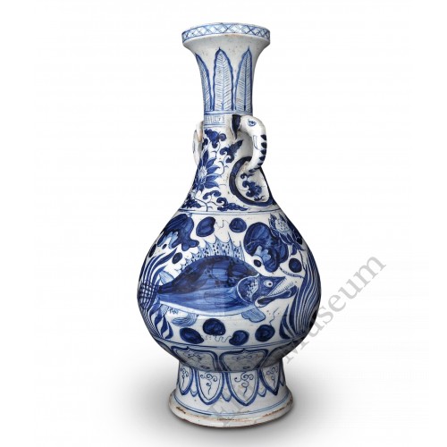 1371 A Yuan B&W fish-plant doulbe handles vase